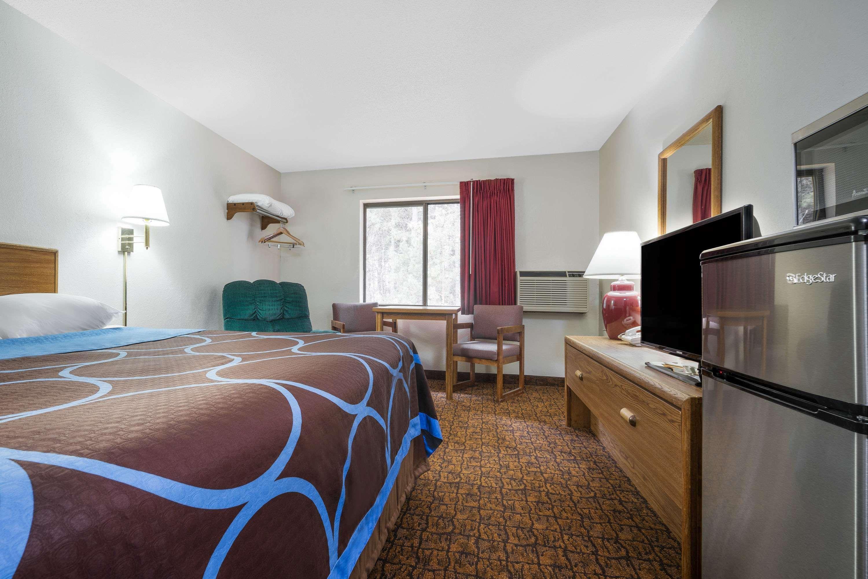 Super 8 By Wyndham Park Rapids Hotel Exterior foto