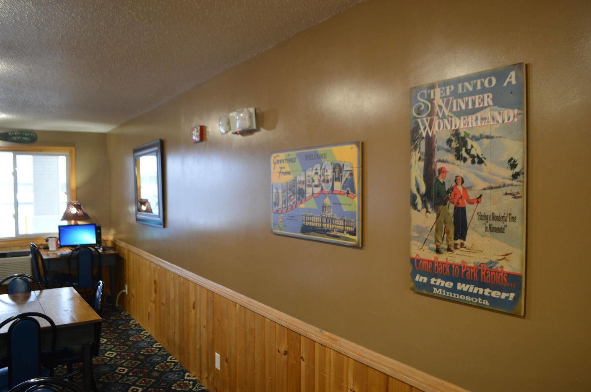 Super 8 By Wyndham Park Rapids Hotel Exterior foto