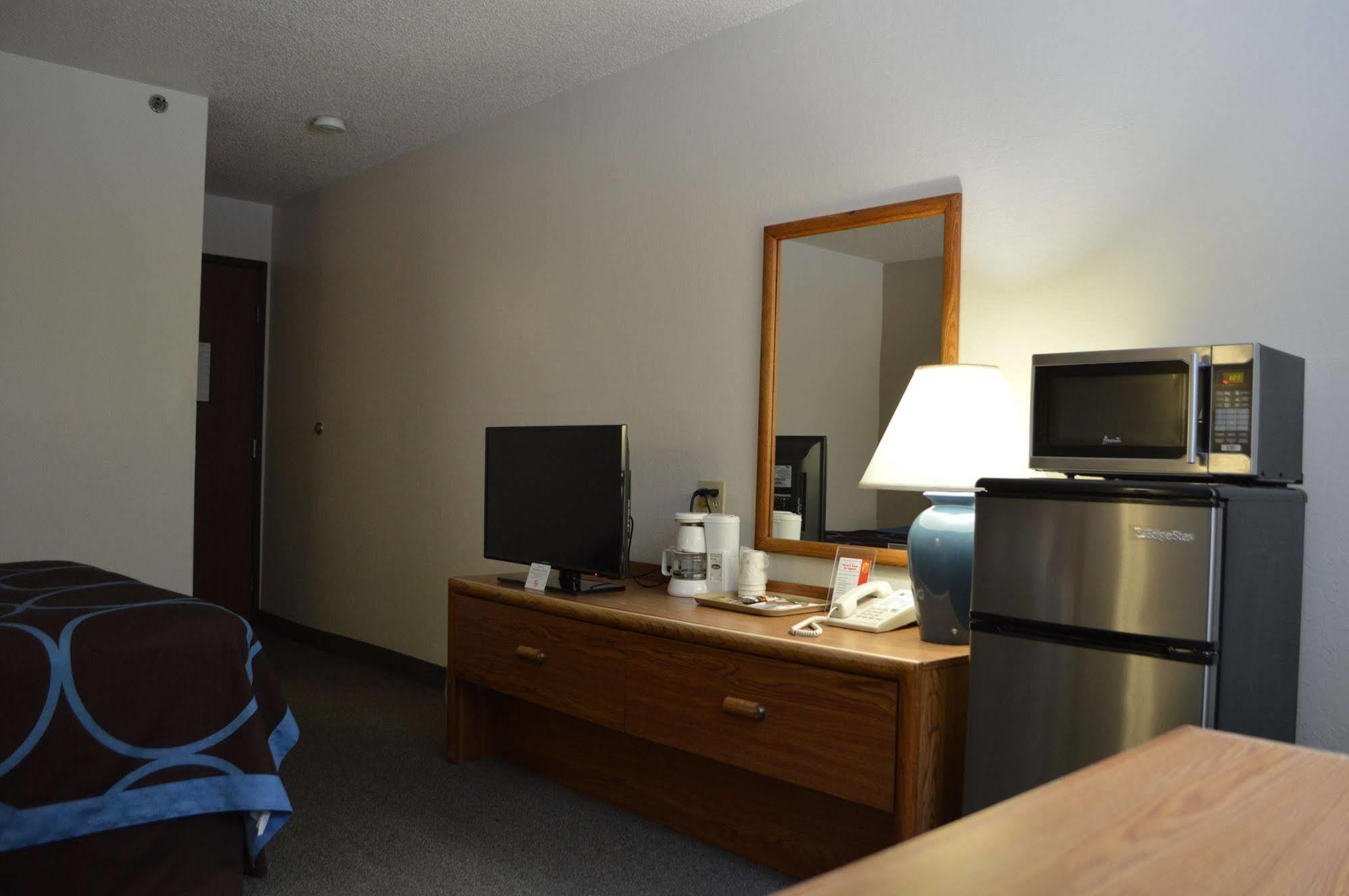 Super 8 By Wyndham Park Rapids Hotel Exterior foto