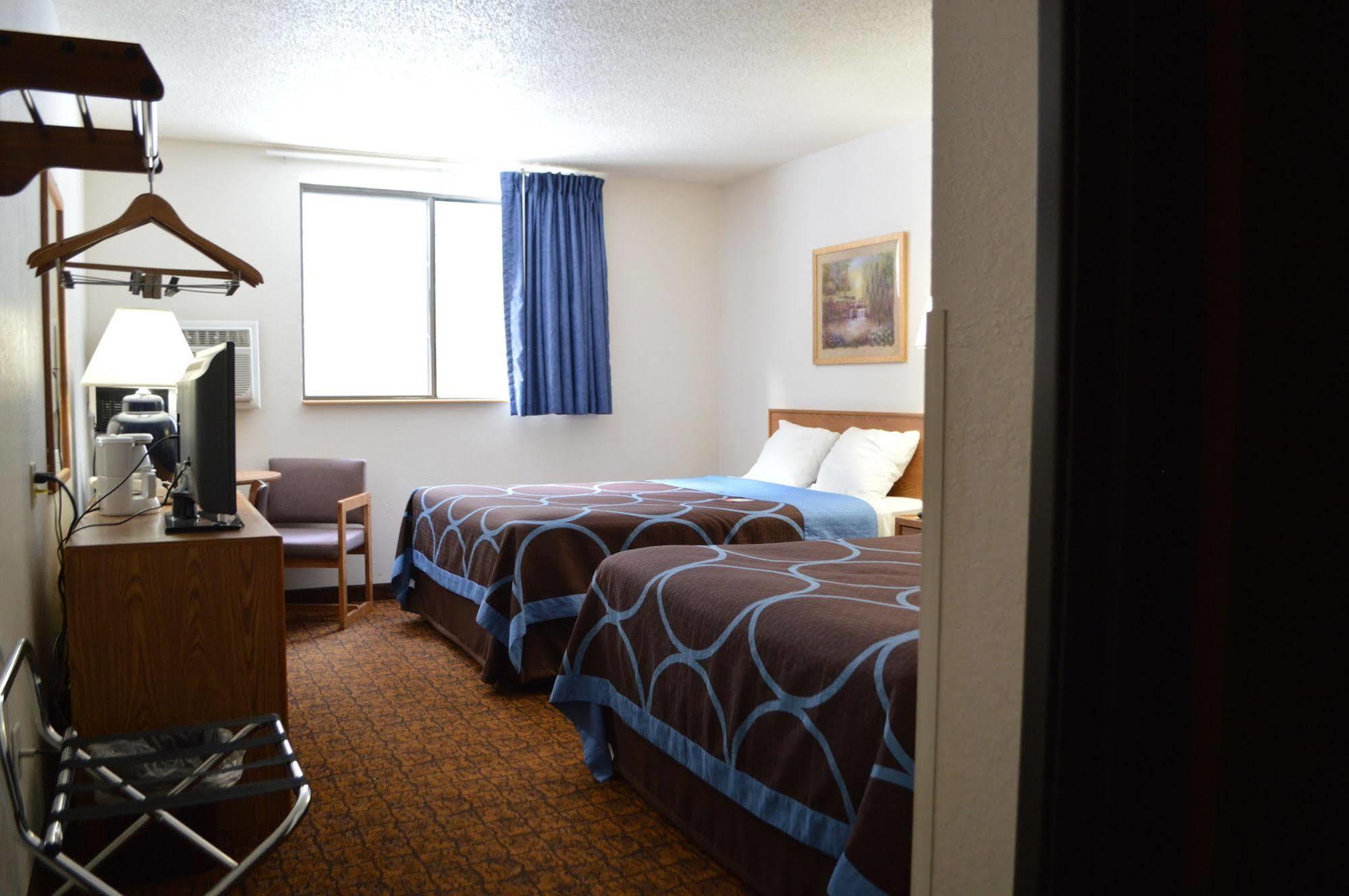 Super 8 By Wyndham Park Rapids Hotel Exterior foto