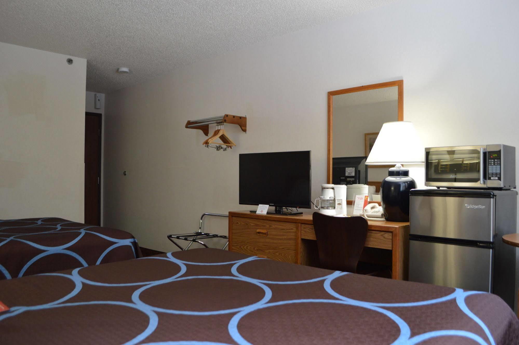 Super 8 By Wyndham Park Rapids Hotel Exterior foto