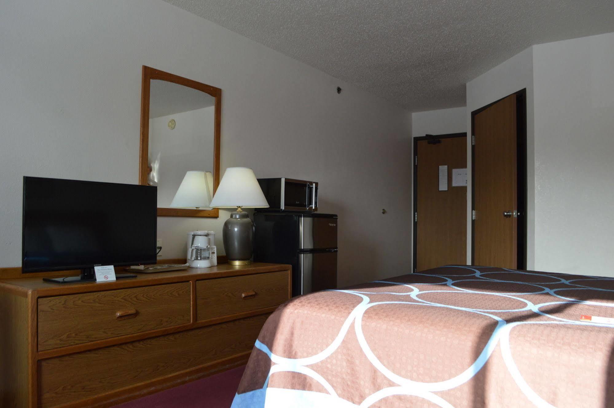Super 8 By Wyndham Park Rapids Hotel Exterior foto
