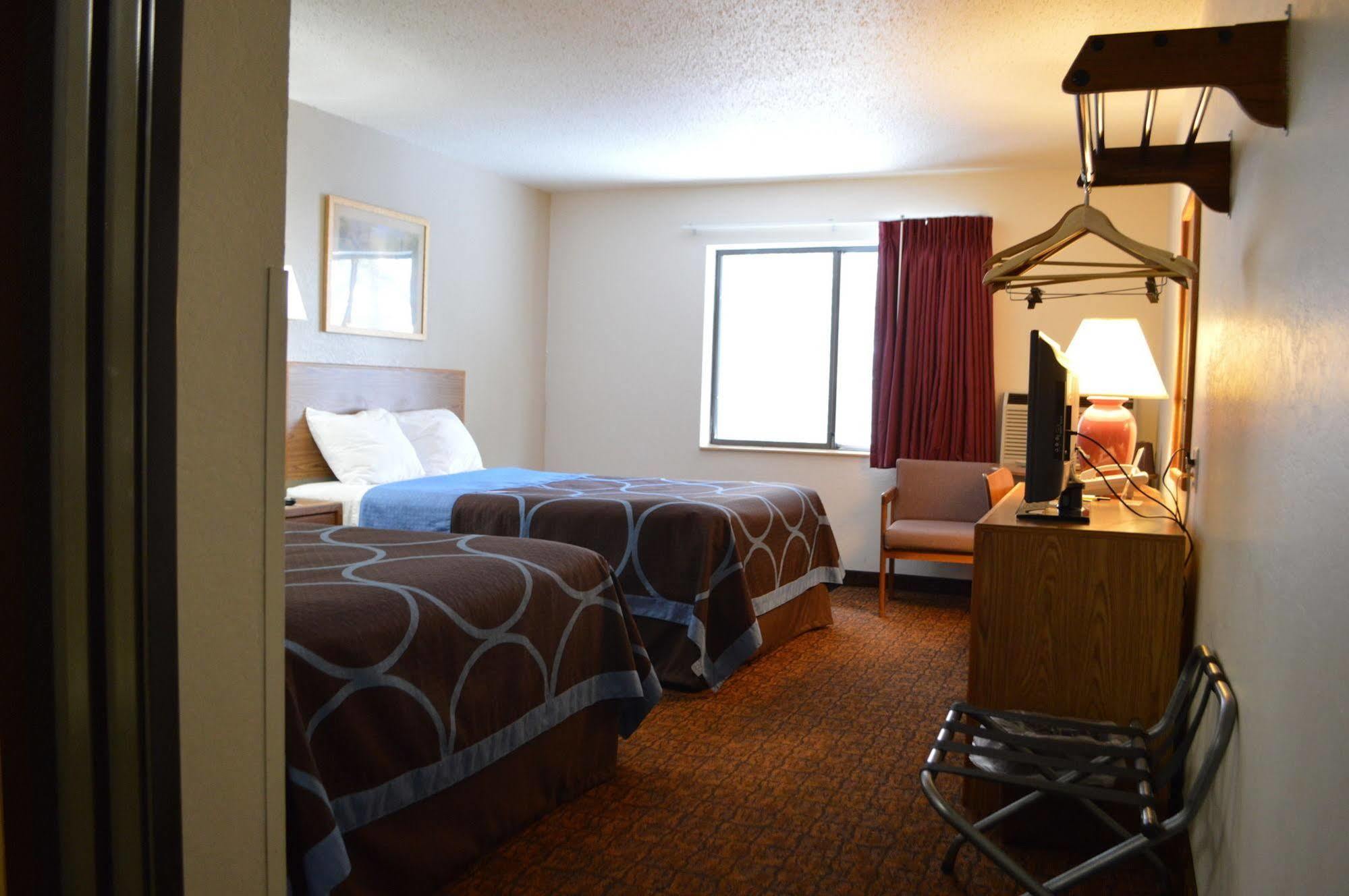 Super 8 By Wyndham Park Rapids Hotel Exterior foto