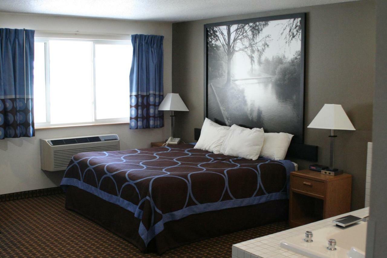Super 8 By Wyndham Park Rapids Hotel Exterior foto