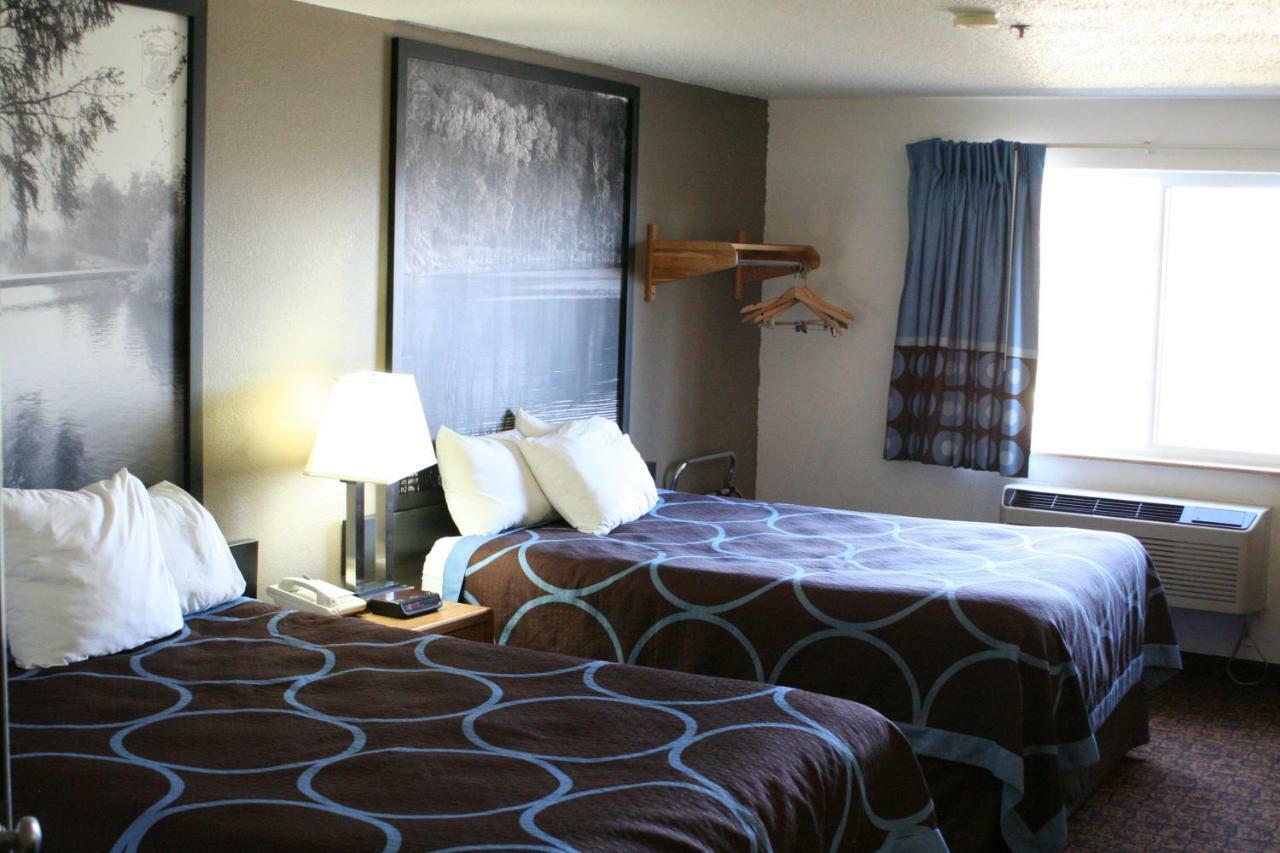Super 8 By Wyndham Park Rapids Hotel Exterior foto